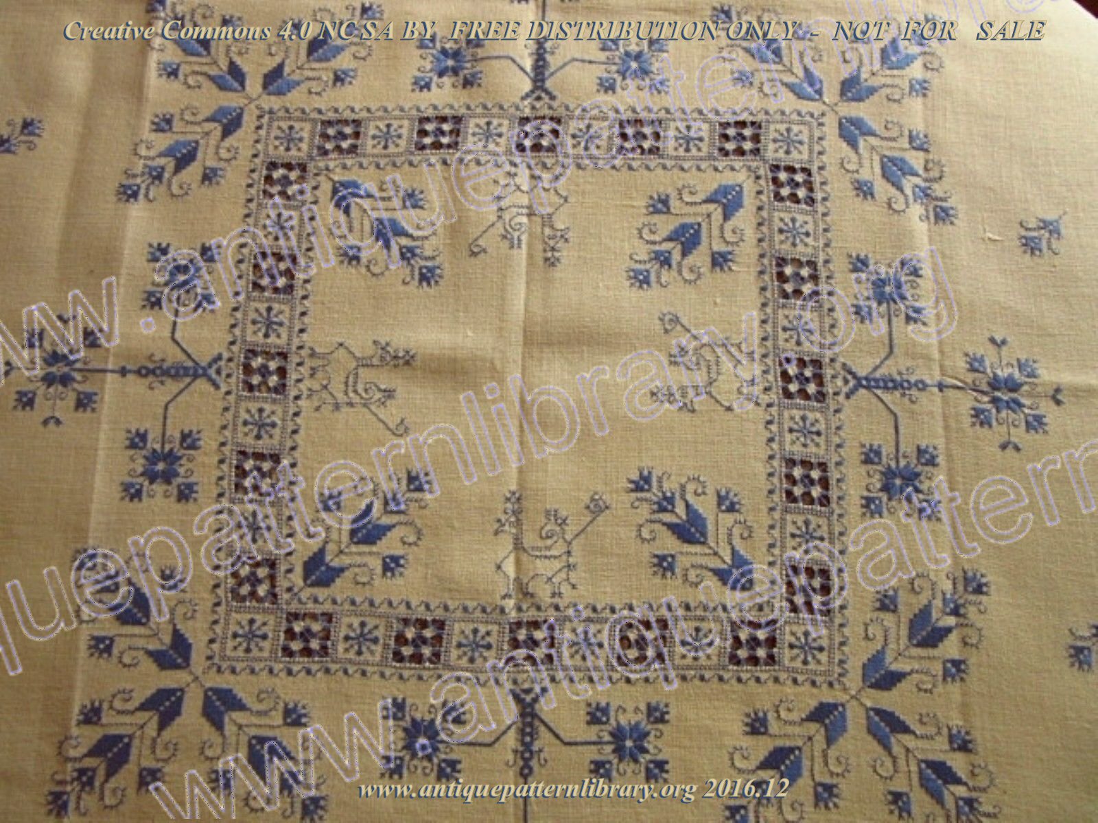 F-LU001 Table linen embroidered in blue with punto antico 