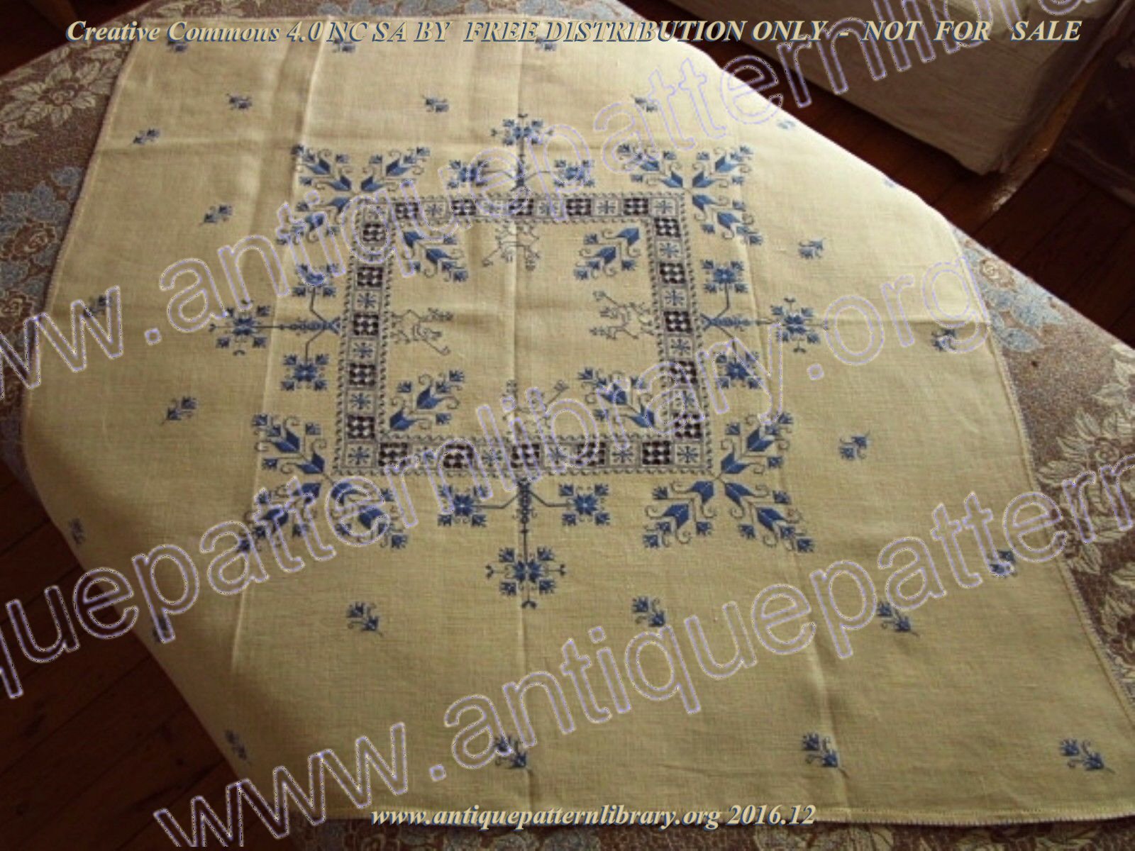 F-LU001 Table linen embroidered in blue with punto antico 