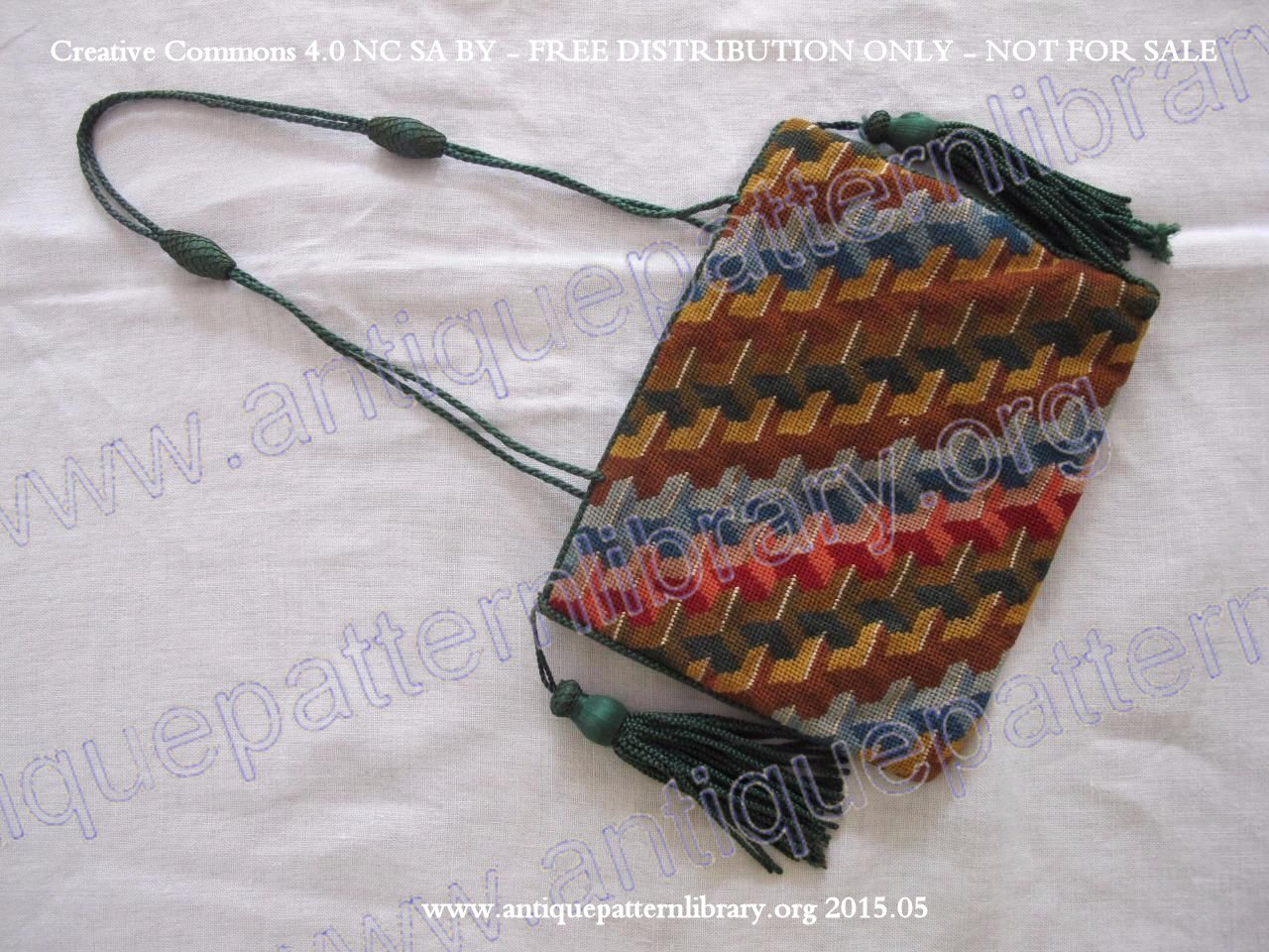 F-RT001 Purse embroidered in Berlin woolwork