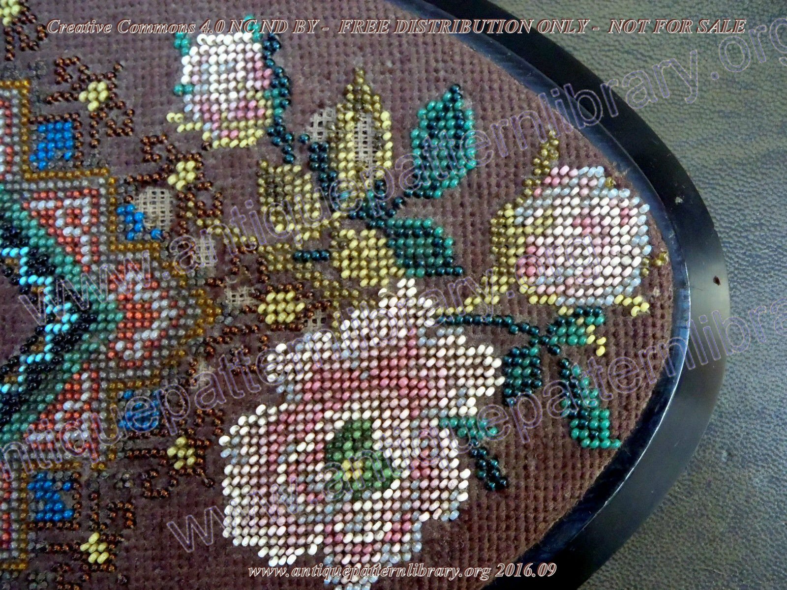 G-BL003 Beaded tea tray